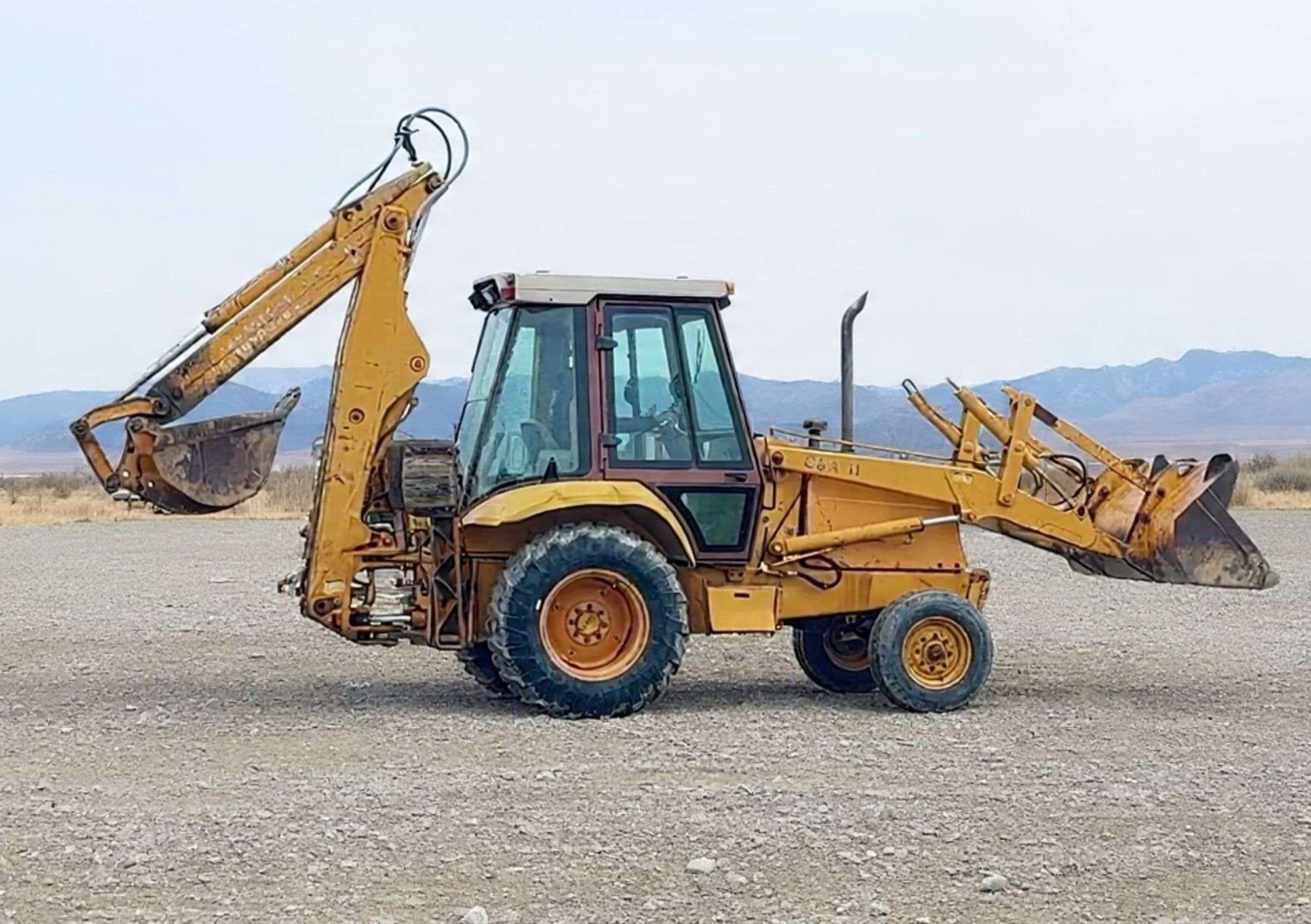 Case 580K Equipment Image0