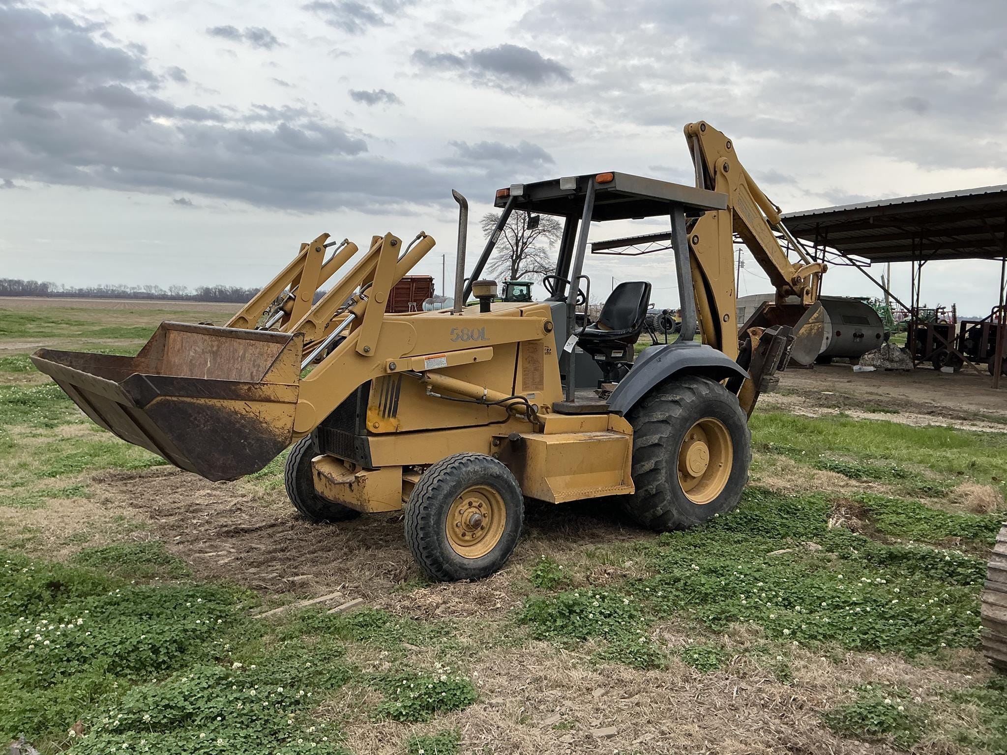 Case 580L Equipment Image0