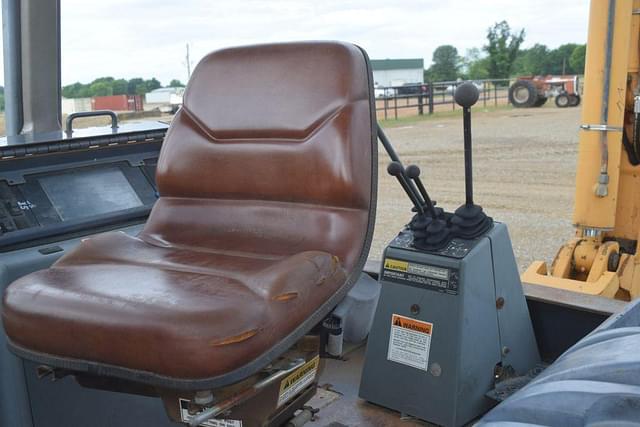 Image of Case 580L equipment image 4