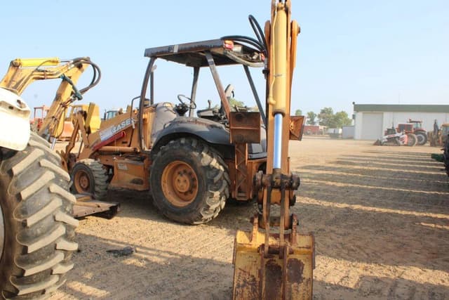 Image of Case 580M equipment image 3