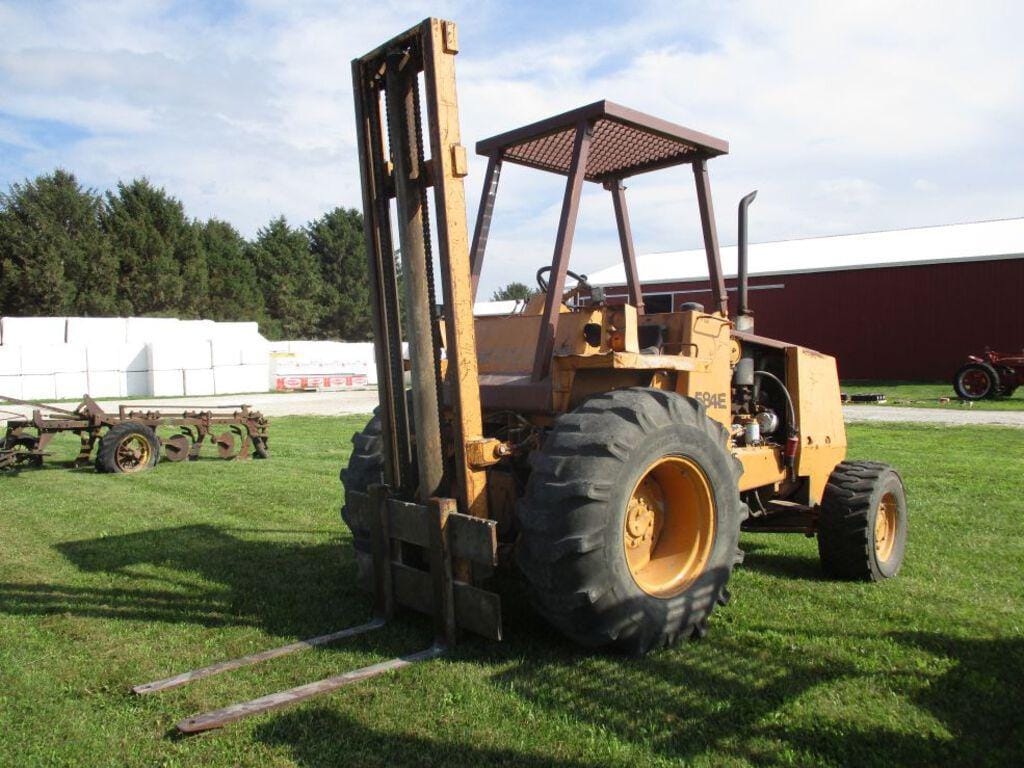 Main image Case 584E