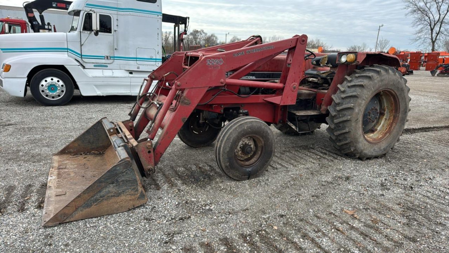 Case IH 585 Equipment Image0