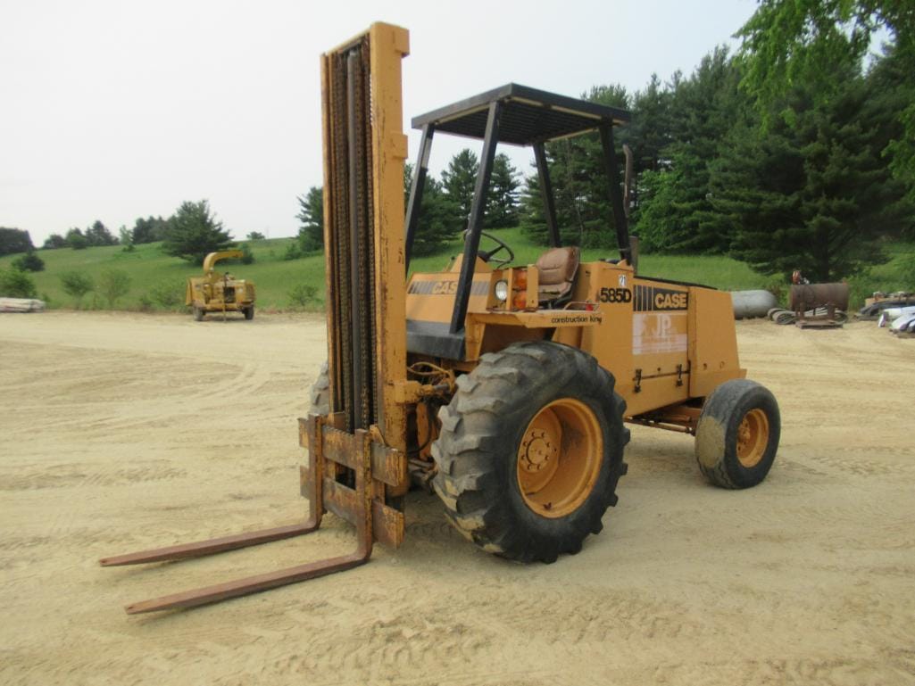 Main image Case 585D