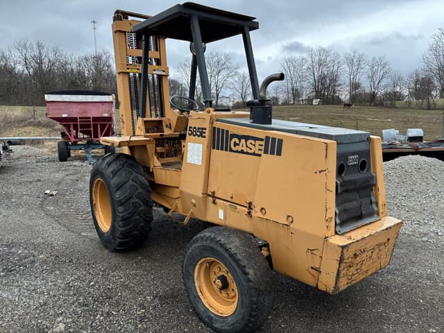 Image of Case 585E equipment image 4