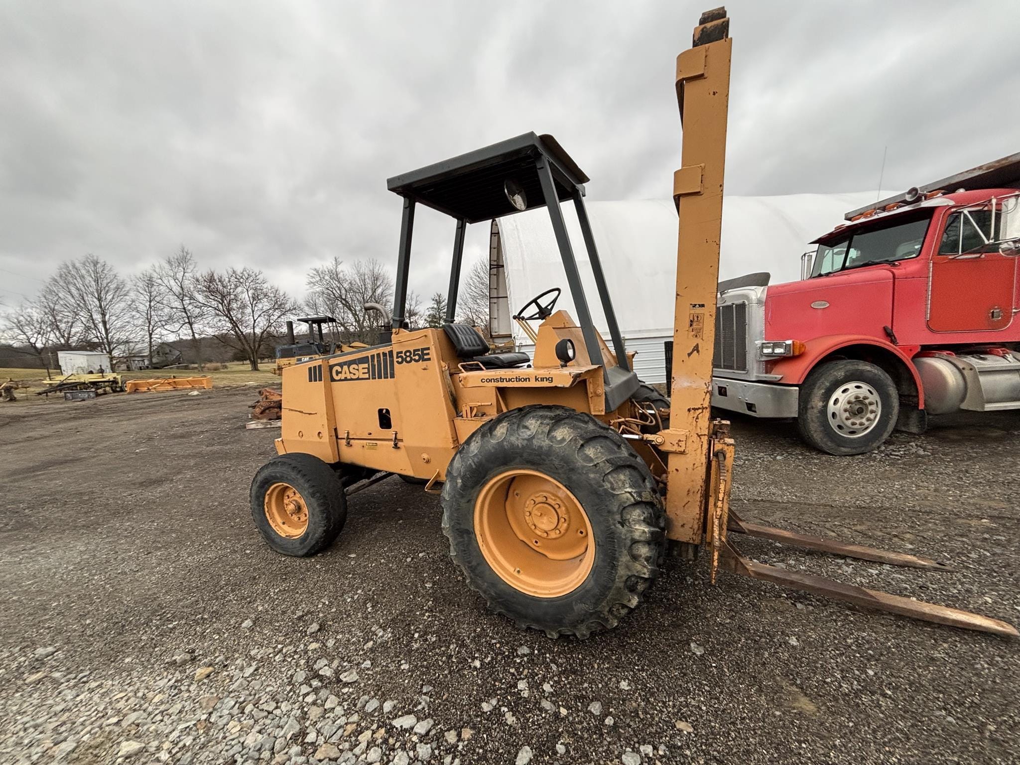 Case 585E Equipment Image0