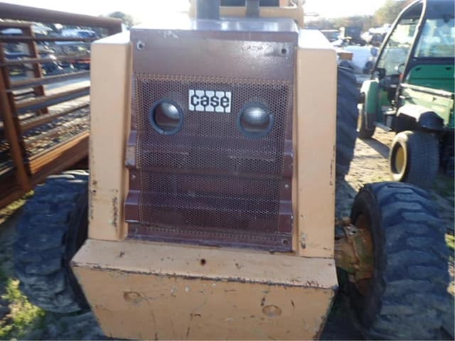 Image of Case 585E equipment image 4