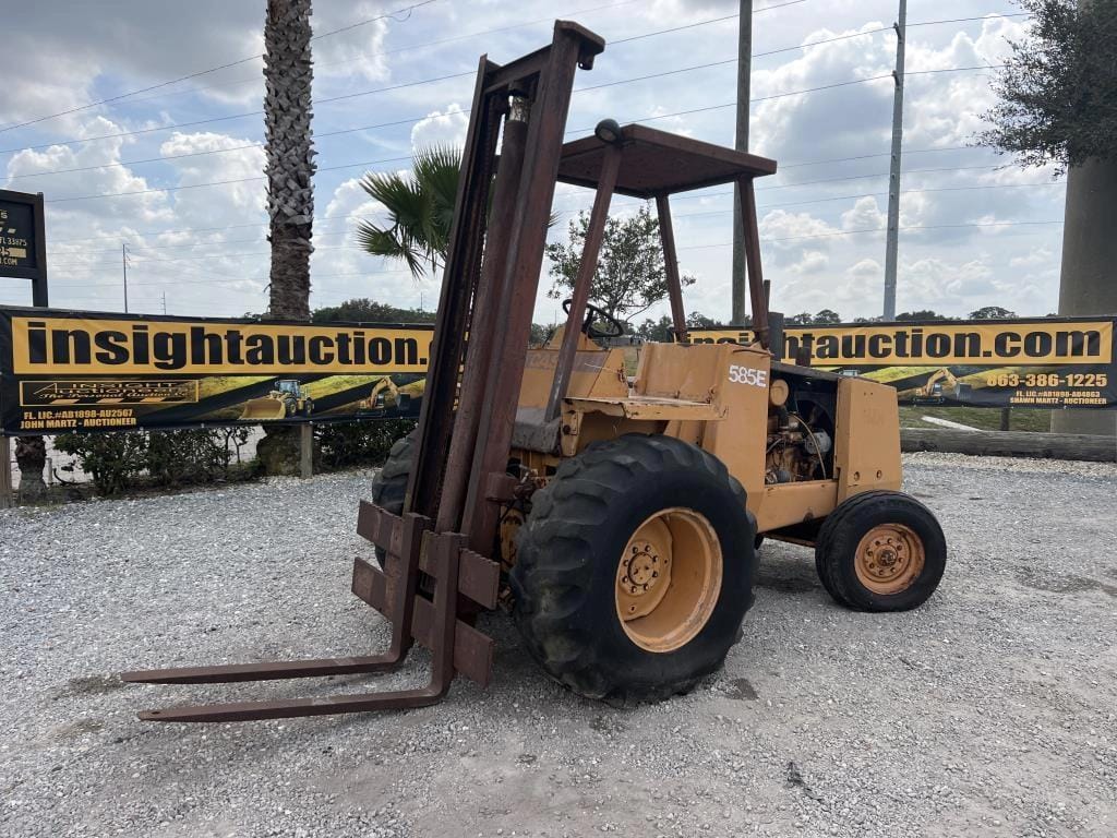 Main image Case 585E