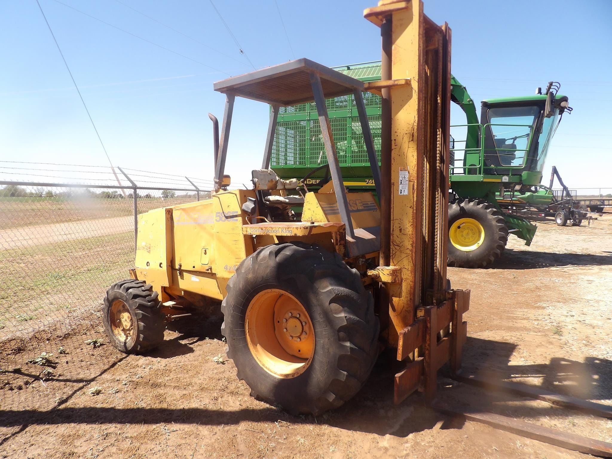 Case 586E Equipment Image0