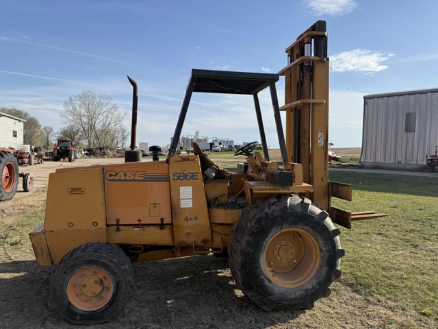 Image of Case 586E equipment image 3