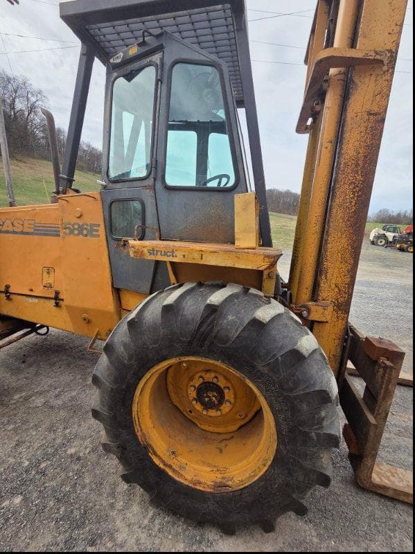 Image of Case 586E equipment image 4