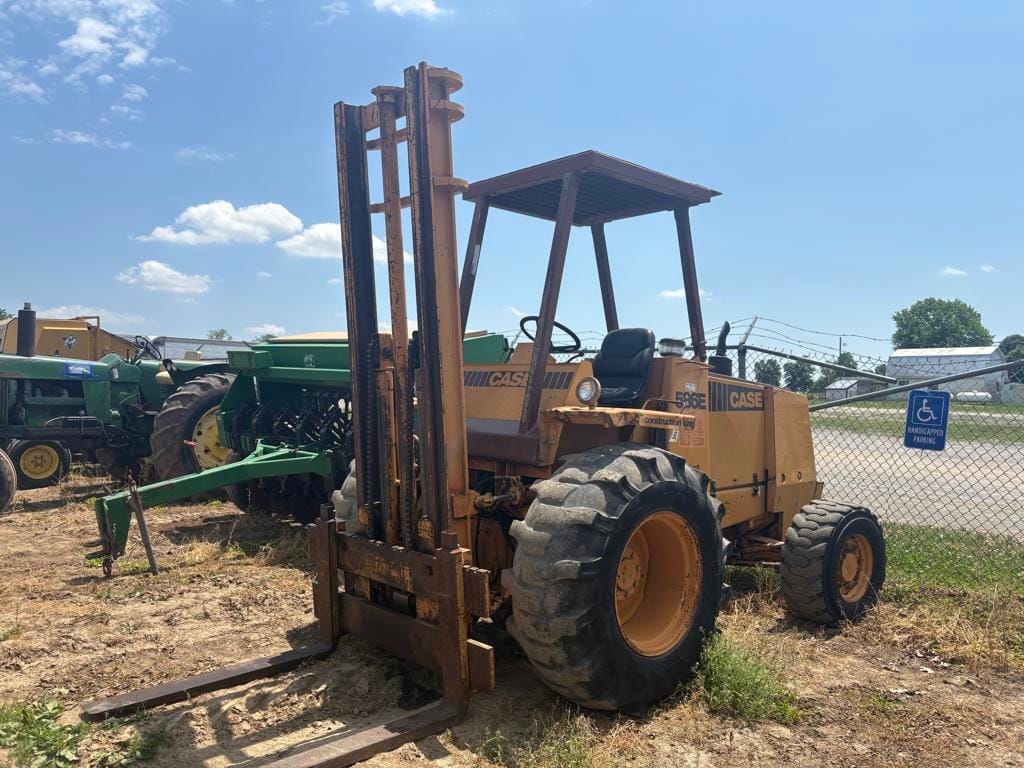 Case 586E Equipment Image0