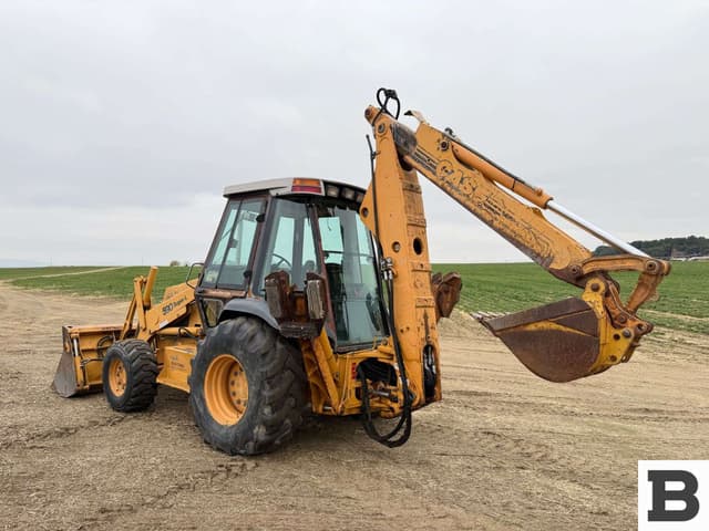 Image of Case 590 Super L equipment image 3