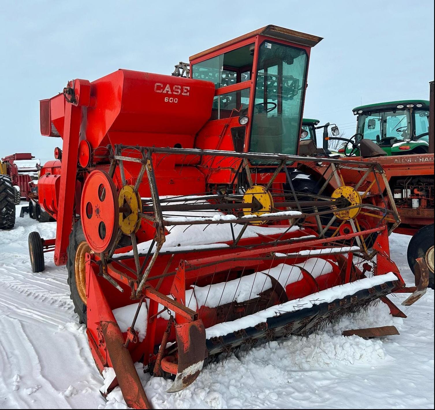 Case 600 Equipment Image0