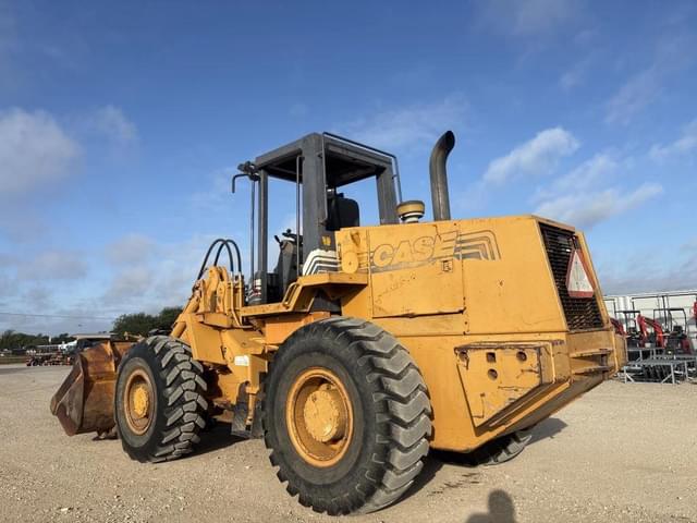 Image of Case 621B XT equipment image 2