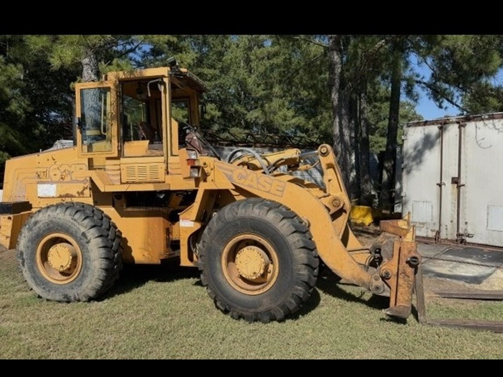 Case 621B Equipment Image0