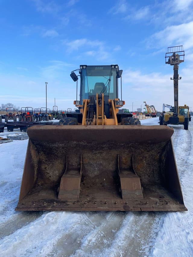 Image of Case 621E equipment image 3