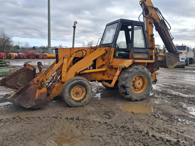 Image of Case 680E equipment image 4