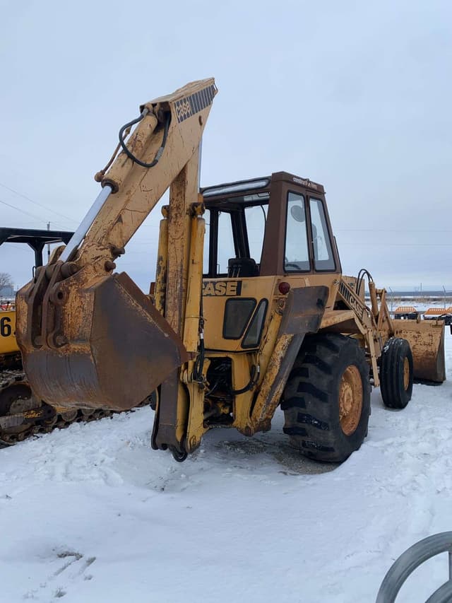 Image of Case 680E equipment image 3