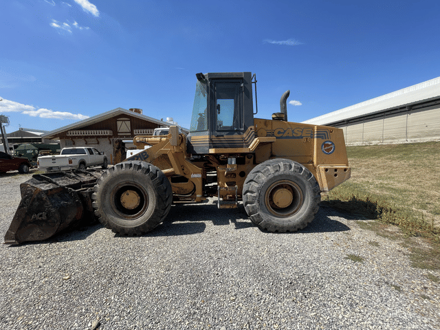 Image of Case 721B equipment image 2