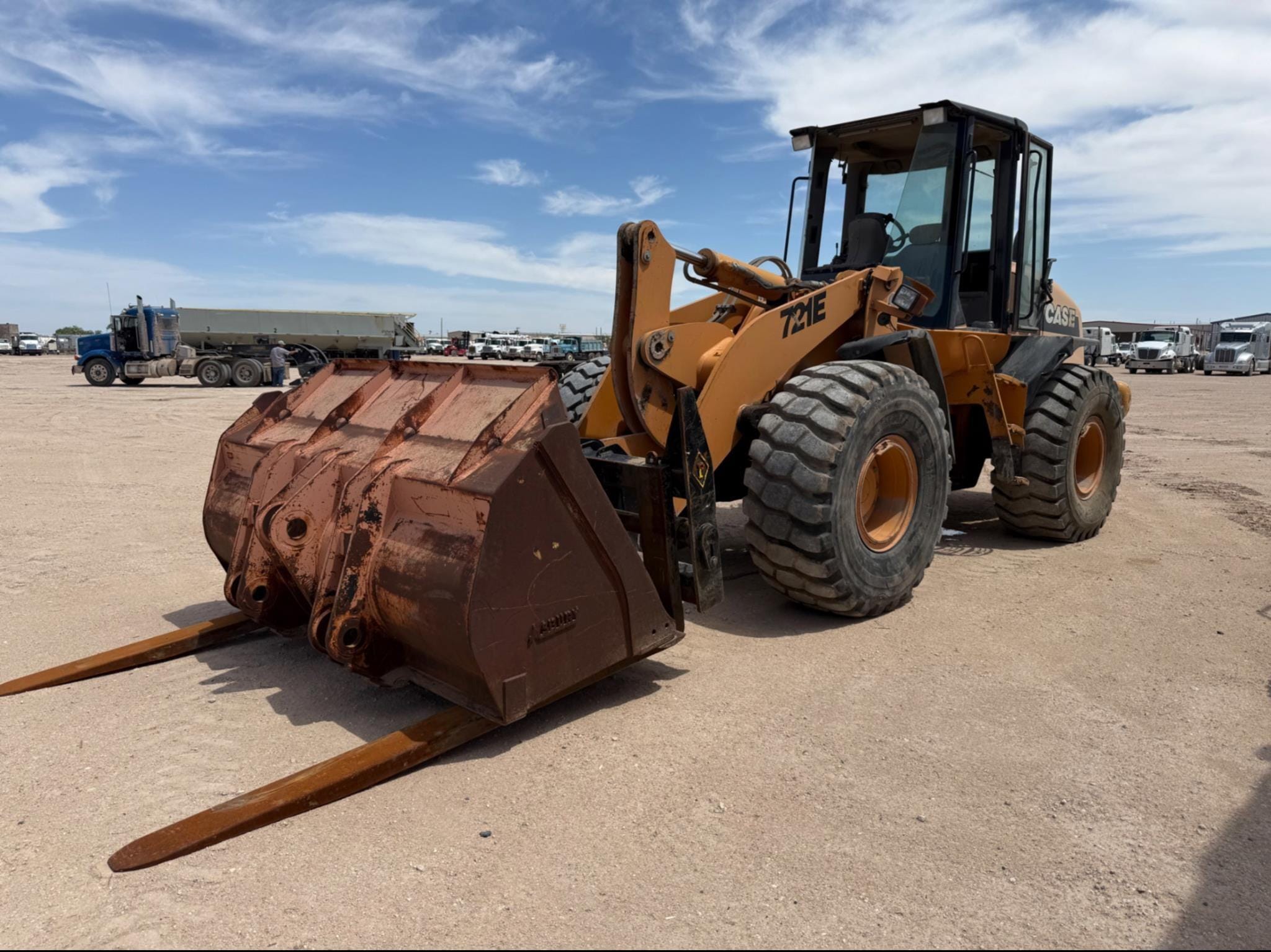 Case 721E Equipment Image0