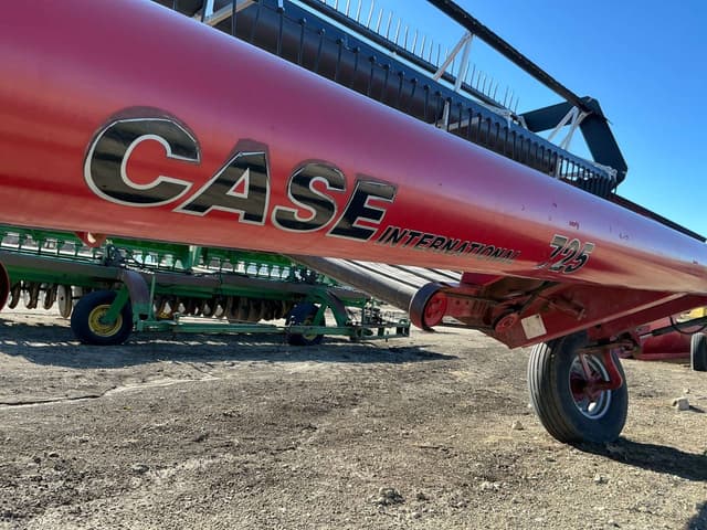 Image of Case IH 725 equipment image 2