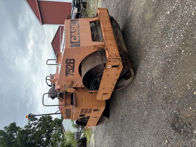 Image of Case 752B equipment image 4