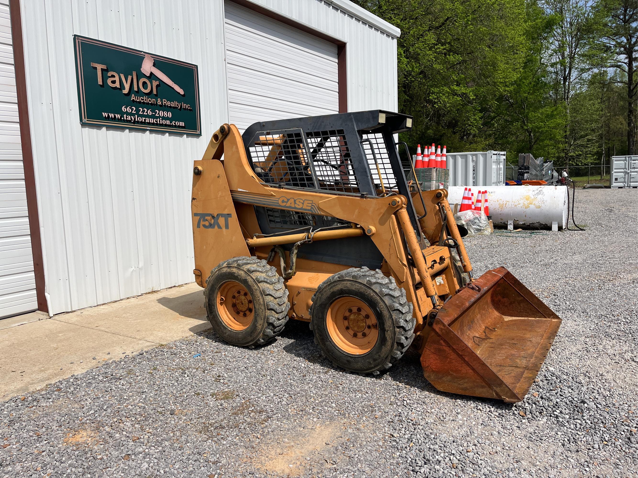 Main image Case 75XT