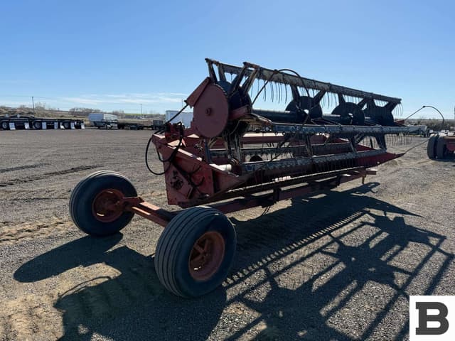 Image of Case IH 810 equipment image 4