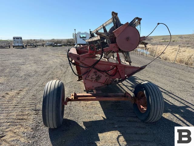 Image of Case IH 810 equipment image 3