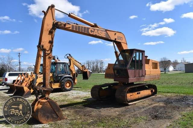 Image of Case 880 equipment image 3