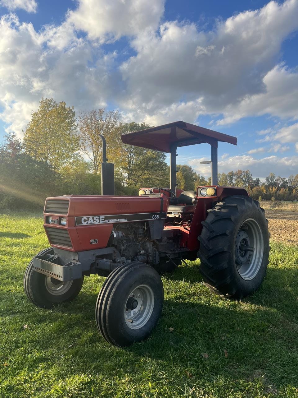 Case 885 Equipment Image0