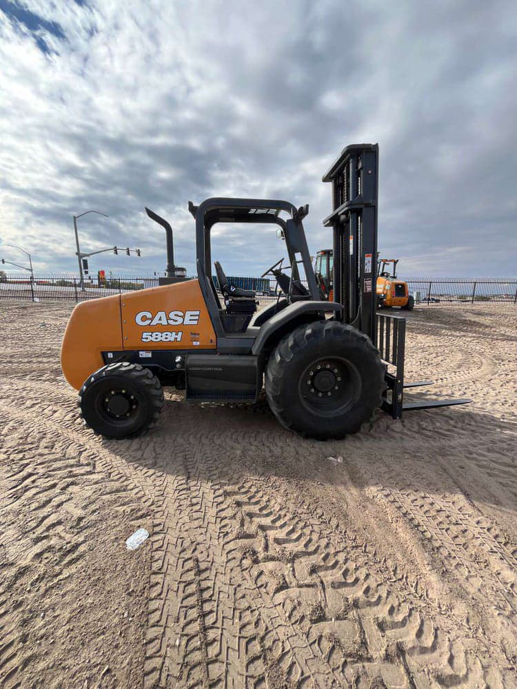 Image of Case 588H Image 1