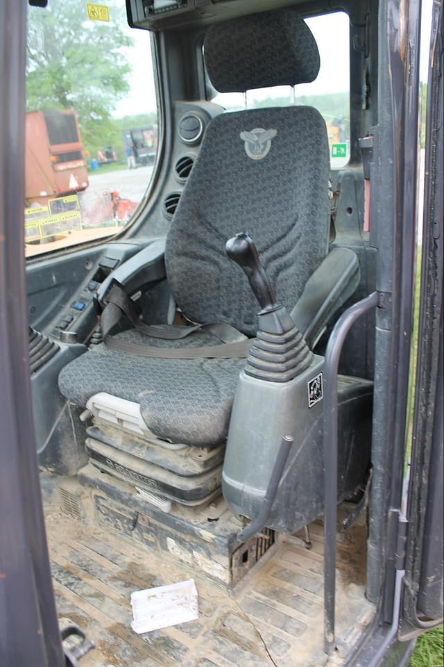 Image of Case CX60C equipment image 3