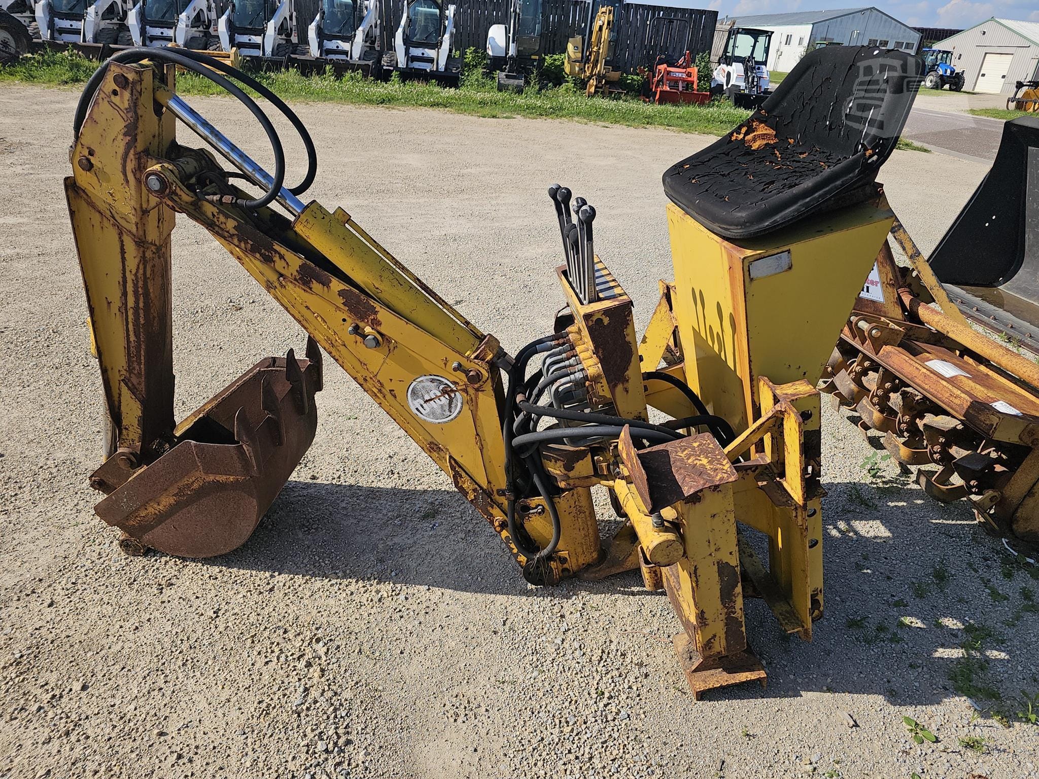 Case D100 Equipment Image0