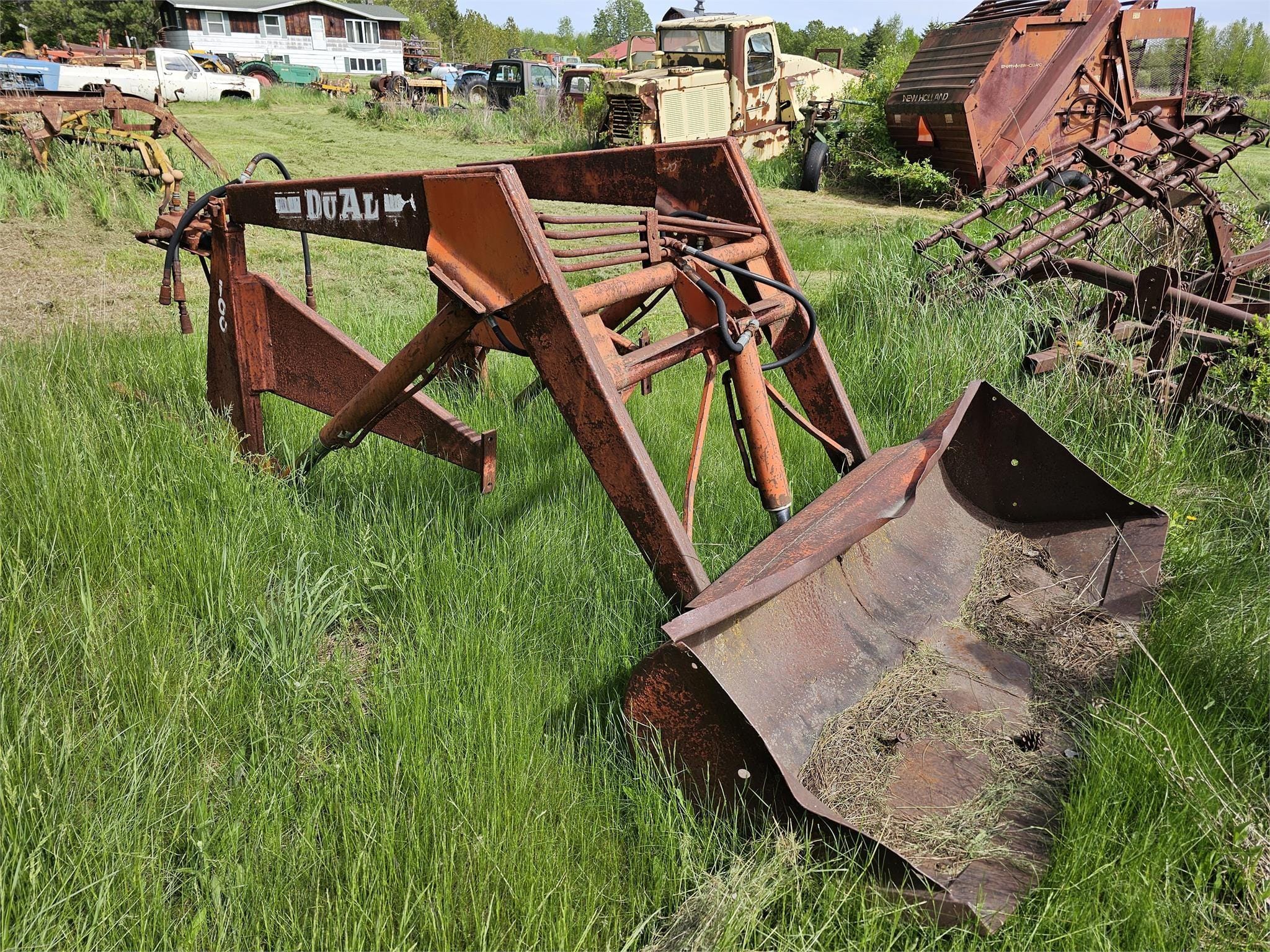 Case D100 Equipment Image0