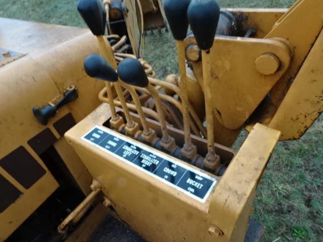 Image of Case DH5 equipment image 3