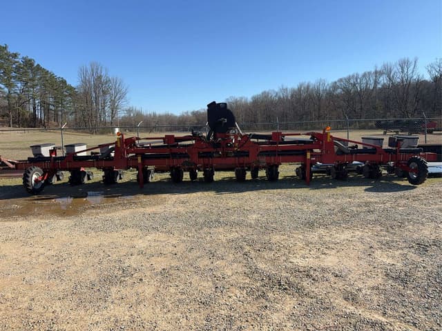 Image of Case IH 1235 equipment image 1