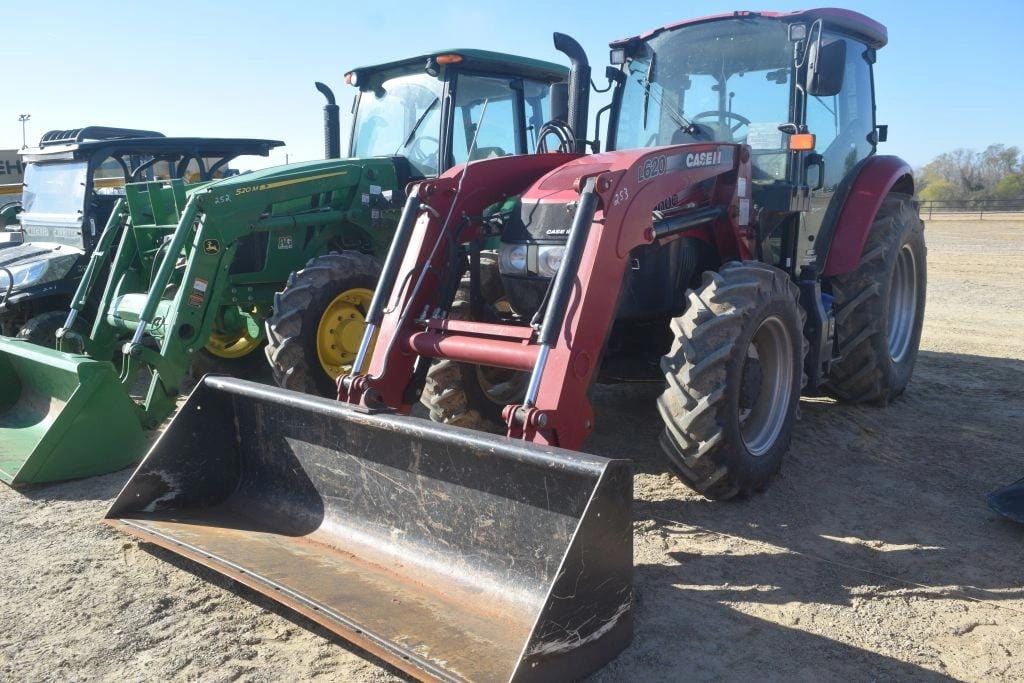 Case IH Farmall 100C Equipment Image0