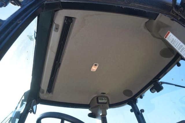 Image of Case IH Farmall 100C equipment image 4