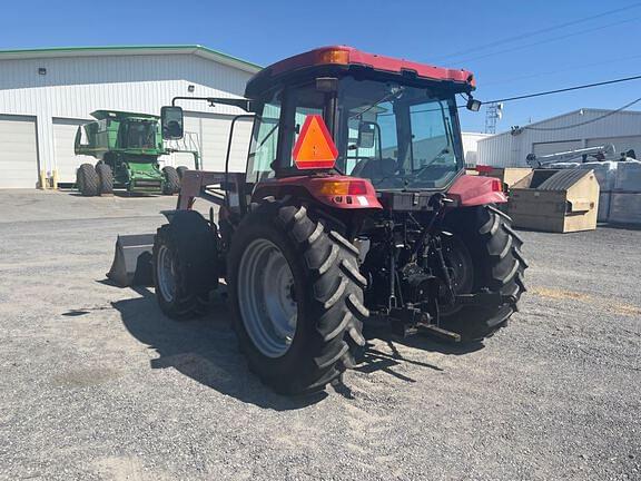 Image of Case IH Farmall 105U equipment image 4