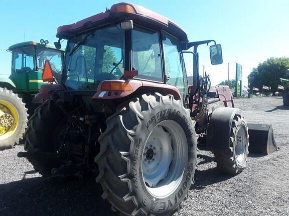 Image of Case IH Farmall 105U equipment image 2