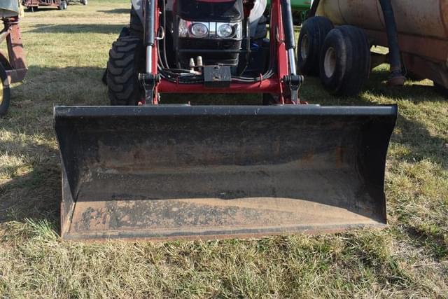 Image of Case IH Farmall 115A equipment image 4