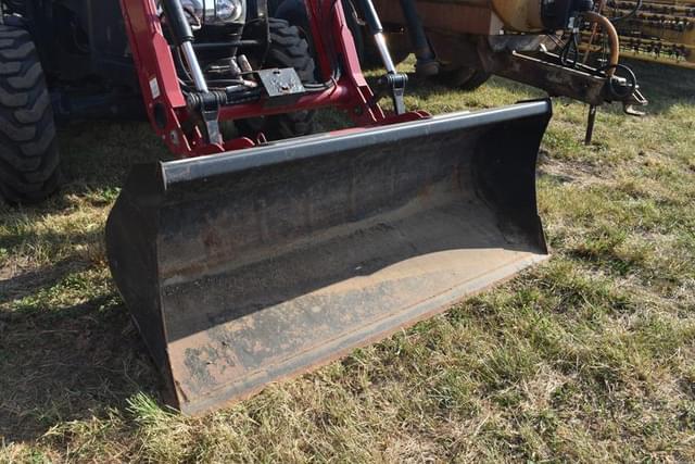 Image of Case IH Farmall 115A equipment image 3
