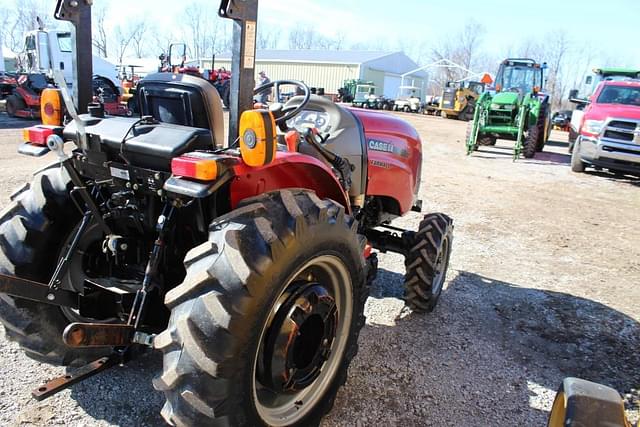 Image of Case IH Farmall 30A equipment image 4