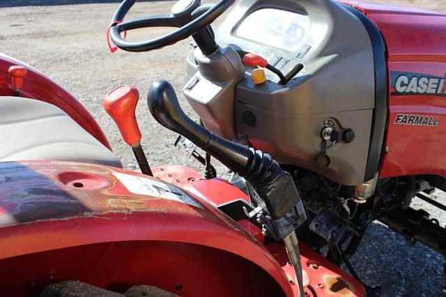 Image of Case IH Farmall 30A equipment image 3