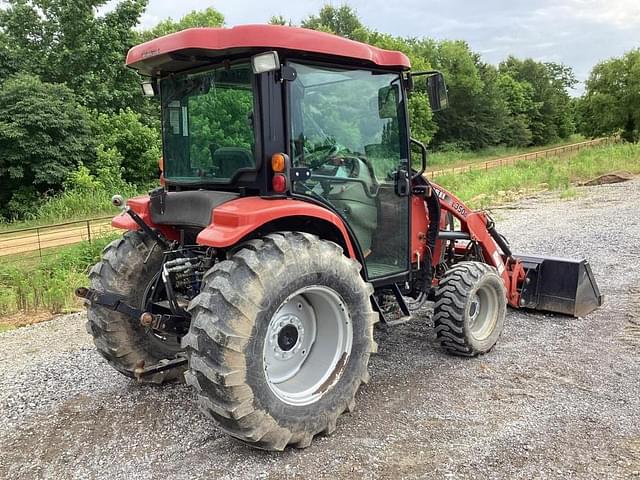 Image of Case IH Farmall 50B equipment image 3