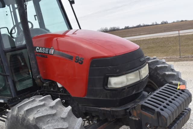 Image of Case IH Farmall 95 equipment image 4