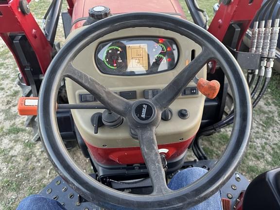 Image of Case IH Farmall 70A equipment image 4