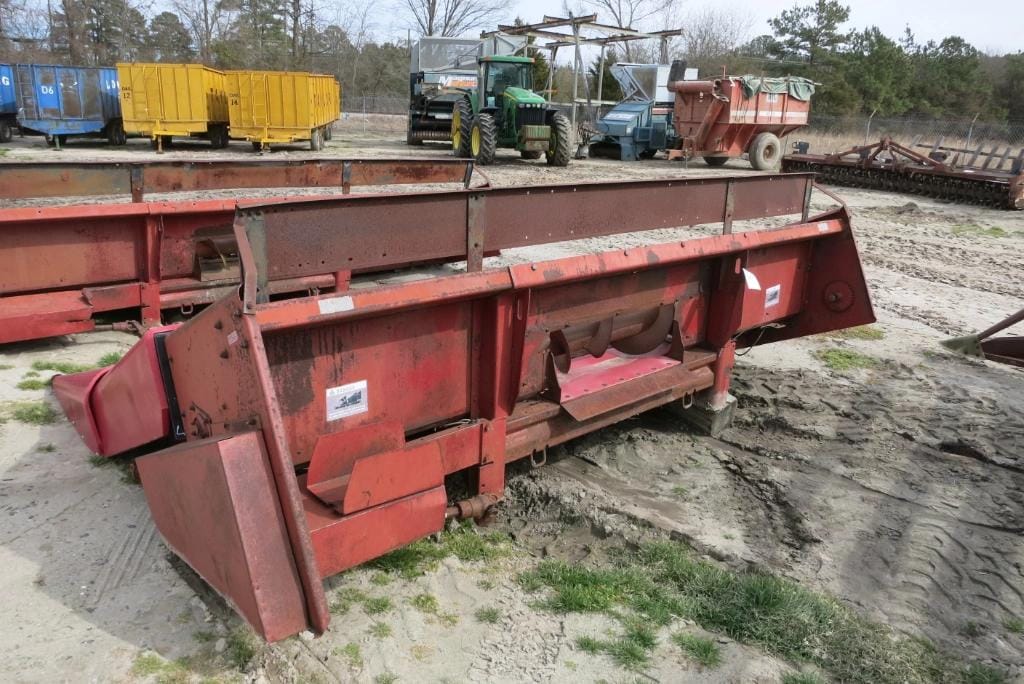 Case IH 1044 Equipment Image0