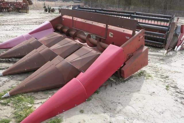 Image of Case IH 1044 equipment image 2